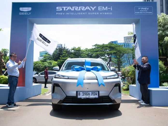 “Geely Serahkan Starray EM-i Rakitan Lokal ke Para Pemilik Pertama, Awali Fase Distribusi Nasional”.