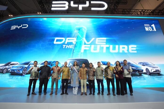 BYD Menguatkan Peran Strategisnya dalam Mendorong Pertumbuhan Industri Otomotif Nasional di GJAW 2025
