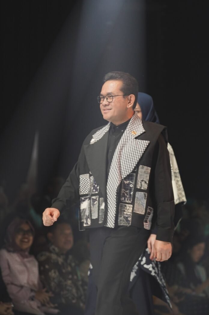 Kisah di Balik Rompi Sang Menteri di Panggung JMFW 2026: Semangat Kolaborasi, Kepedulian Lingkungan, dan Penggerak Ekonomi