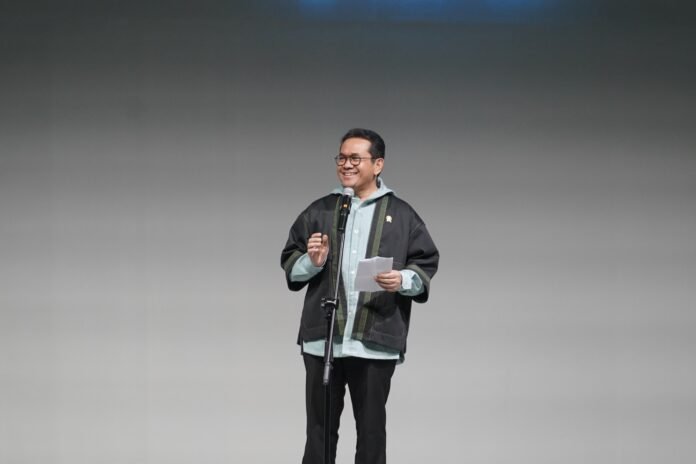 Kesederhanaan yang Menginspirasi: Sentuhan Modest Fashion Outer Mendag di Panggung Penutup JMFW 2026