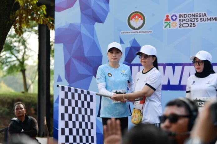 Rangkaian ISS 2025, Penasihat DWP Kemenpora Lepas Fun Walk dan Senam Nusantara