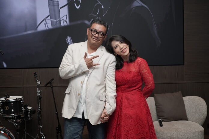 Janner Clay Siahaan dan Sisca Insani Hadirkan Kehangatan Keluarga di Musim Natal Lewat Single Terbaru “Home for Christmas”