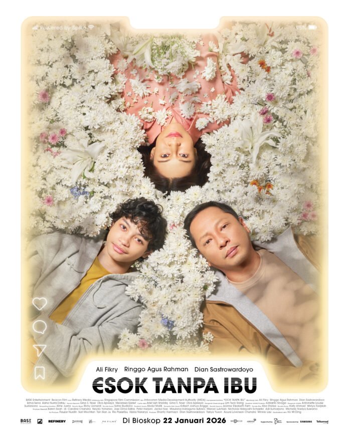 Film Esok Tanpa Ibu Merilis Official Trailer & Poster Haru nan Hangat, Menggambarkan Kerinduan Ayah dan Anak pada Sosok Ibu di Keluarga Saat Dian Sastrowardoyo Berubah Wujud Menjadi Kecerdasan Buatan
