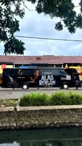 “Bus Film Alas Roban Kini Jadi Rumah Hantu Keliling”