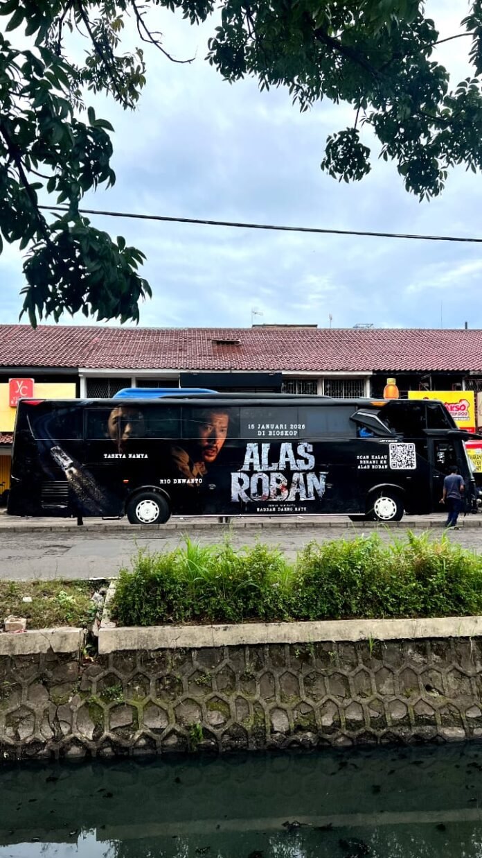 “Bus Film Alas Roban Kini Jadi Rumah Hantu Keliling”