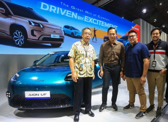 Menteri Koordinator Bidang Infrastruktur dan Pembangunan Kewilayahan AHY Sambangi Booth GAC pada IIMS 2026, Apresiasi Inovasi Kendaraan Listrik