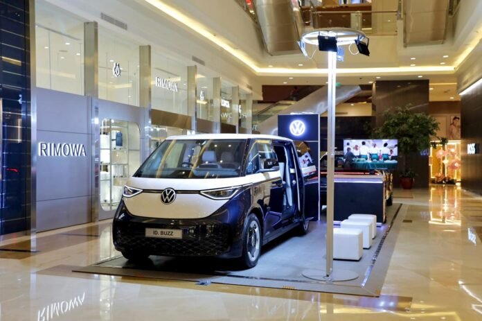 The BUZZ Point: Fenomena ID. Buzz Sambangi Deretan Mal Premium dan Pusat Bisnis di Kota-Kota Besar Tanah Air