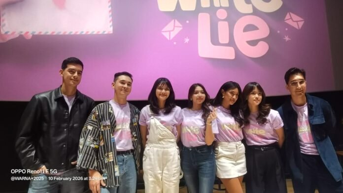 A Little White Lie: Reuni SD di Hotel Mewah Berujung Skandal Viral, Rebranding, dan Rahasia Surat yang Mengubah Segalanya