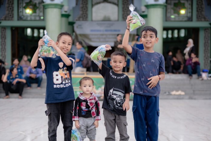 Aice “Maniskan Momen Ramadhan” dengan Mengajak Ratusan Ribu Reseller Berbagi Takjil kepada   Jutaan Jemaat Masjid Seluruh Indonesia