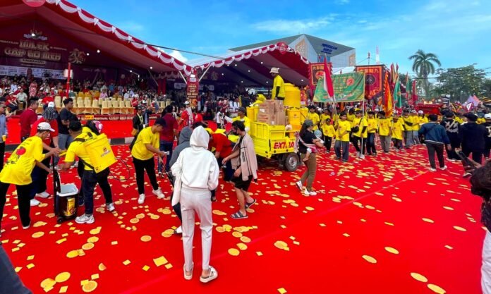 Extrajoss dan Bobon Santoso di Cap Go Meh Singkawang, Indahnya Keberagaman dan Toleransi yang Menghadirkan Energi Positif