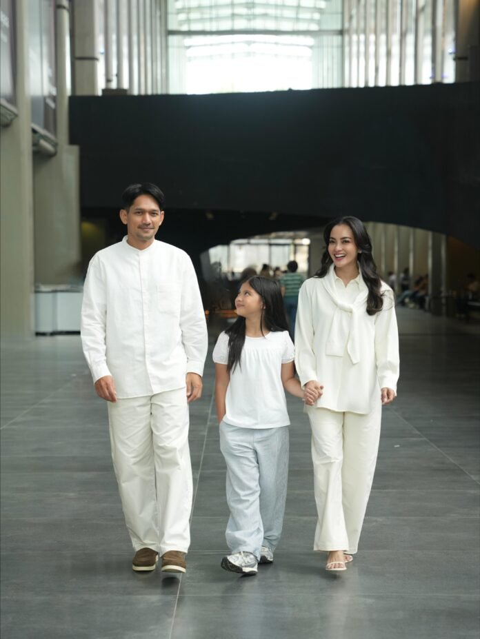 Harmoni di Hari Raya Bersama UNIQLO: Inspirasi Gaya Serasi Keluarga Selebriti Rayakan IdulFitri