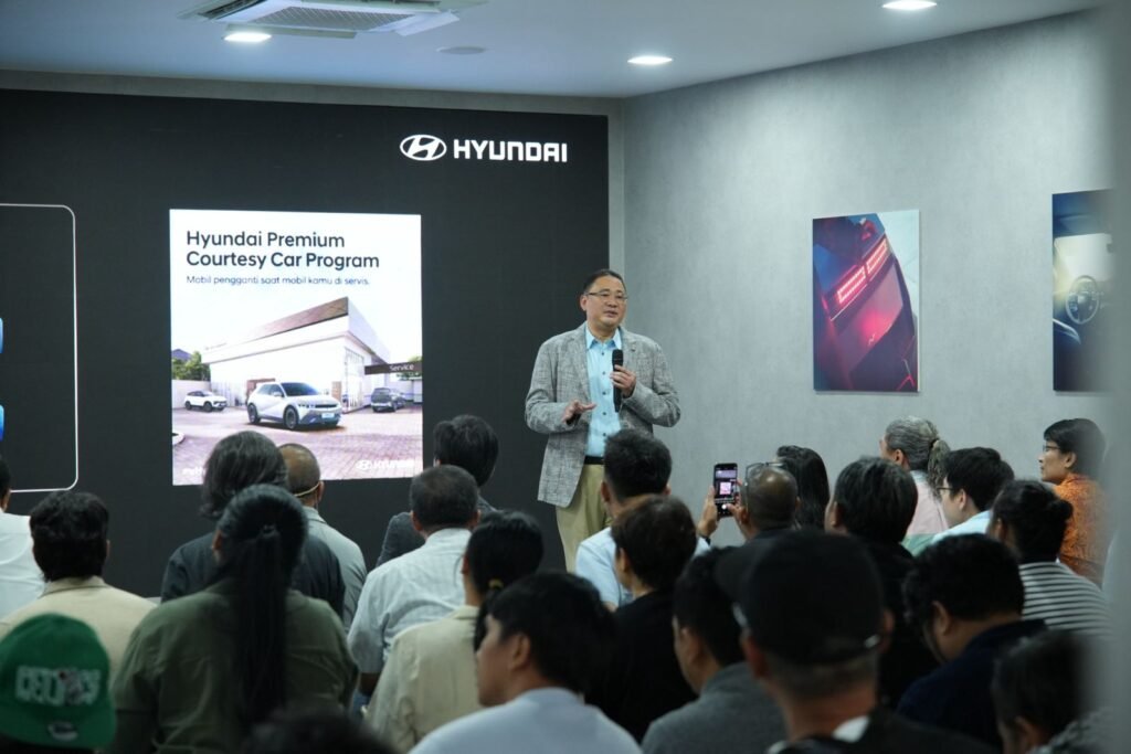 Fransiscus Soerjopranoto selaku Chief Operating Officer dari Hyundai Motors Indonesia pada saat memaparkan Hyundai Premium Courtesy Program