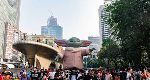 Parade Balon Raksasa Grogu di Car Free Day Jakarta, 3 Mei 2026
