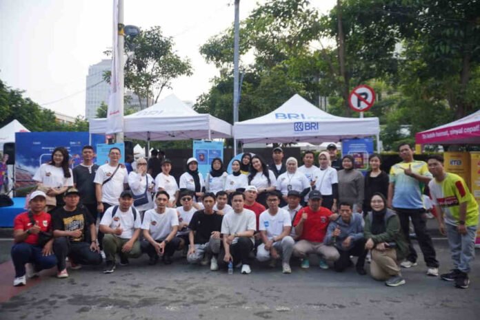 BRI Jatinegara Meriahkan CFD Lewat Booth Rekening dan Kartu Debit FC Barcelona