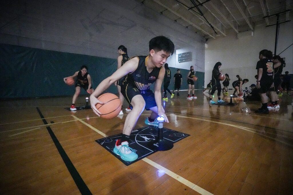 Badai Lumpuhkan Listrik Chicago, Micah Puji Semangat Anak-Anak DBL All-Star Tiga Jam Dalam Gelap Badai Lumpuhkan Listrik Chicago, Micah Puji Semangat Anak-Anak DBL All-Star Tiga Jam Dalam Gelap