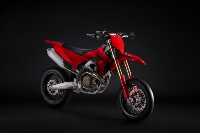 Ducati Desmo450 SM: Supermoto Balap Pertama dari Borgo Panigale