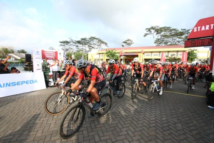 Mainsepeda-Pemkab Banyuwangi Bersinergi Bangun Sport Tourism lewat Nggravel Glenmore 2006, Diikuti 400 Cyclist